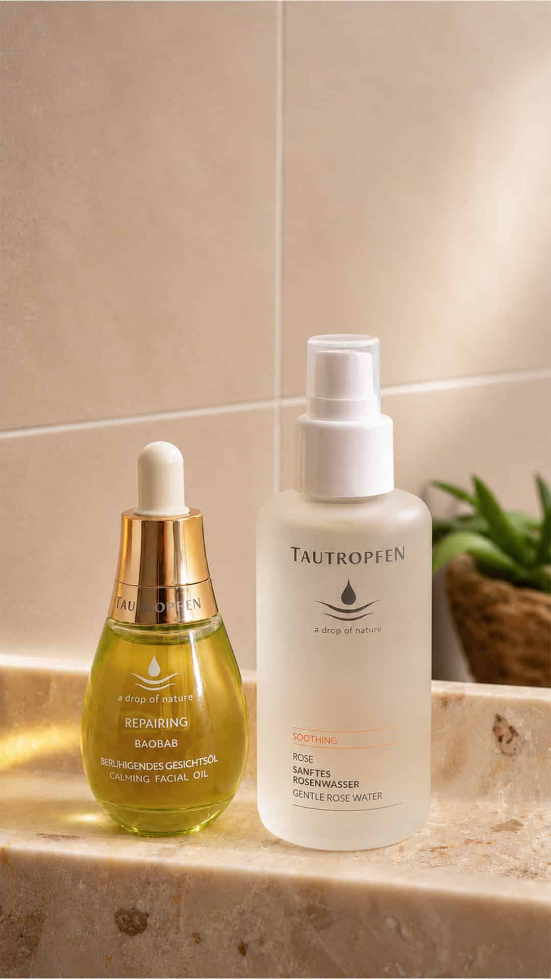 Abbildung von Tautropfen Regenerierendes Gesichtsöl und Rosenwasser